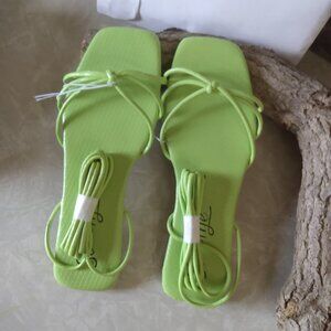 So Me Green Lace Wrap Flat Strappy Sandals 7.5